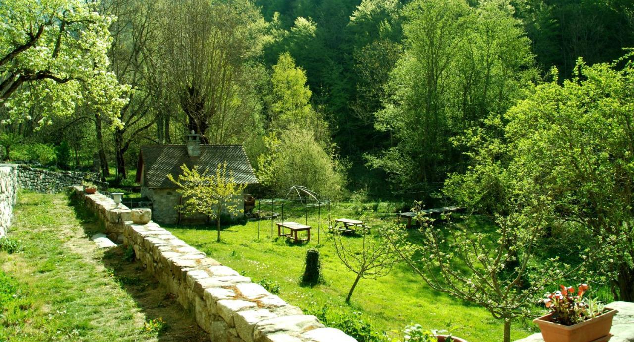 La Grange De Brudour Hotell Aspres-les-Corps Exteriör bild